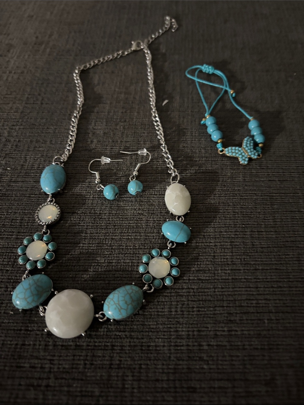 Turquoise Stone Statement Necklace Set.